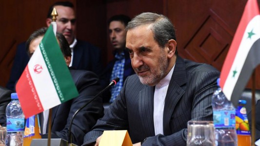 Un consejero de Jamenei dijo que EE.UU. "ya no tiene cabida" en Oriente Medio