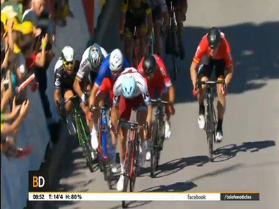 Un codazo artero y descalifiación en el Tour de France