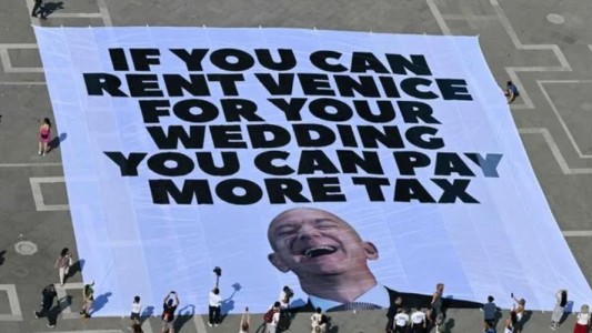 Polémica en Venecia por la fastuosa boda de Bezos: amenazas de sabotaje y protestas por la ciudad “invadida”