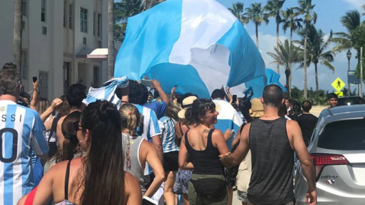 La grieta también llegó al consumo: un sector viaja al exterior y el otro no llega a fin de mes