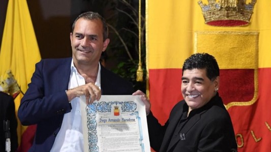 Maradona, ciudadano honorario de Nápoles: "Nadie me quiso como ustedes"