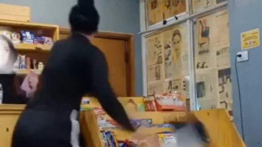 Joven de 18 años destrozó el buffet universitario donde trabajaba y subió el video a Tik Tok