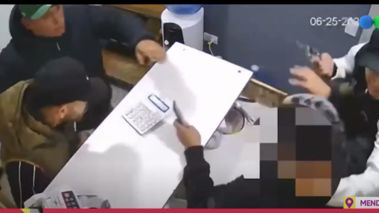 Asaltaron una casa de cambio: apresaron a uno de los ladrones, que es empleado municipal