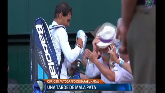Nadal ganó y firmó un autógrafo en una pierna ortopédica