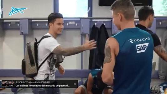 La llegada de Sebastián Driussi al vestuario del Zenit de San Petesburgo