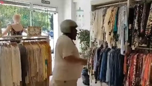 #EsViral El "delivery poeta" de Mar del Plata que tiene a todas las clientas a sus pies