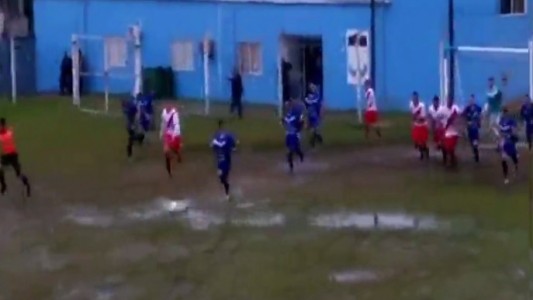 Video: tiqui tiqui y magia sobre el barro