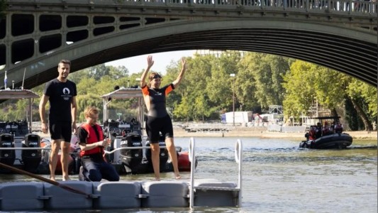 Los bañistas volvieron a sumergirse en aguas del Sena, un siglo después