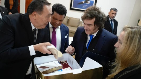 ¿Milagro?: El pastor amigo de Milei dice que 100 mil pesos se le transformaron en 100 mil dólares