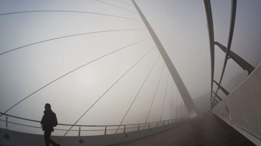 La niebla no se va: advertencia violeta del Servicio Meteorológico