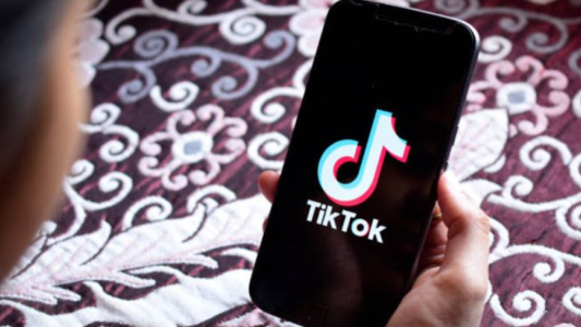Mató a tiros a su hija por los videos que subía a TikTok