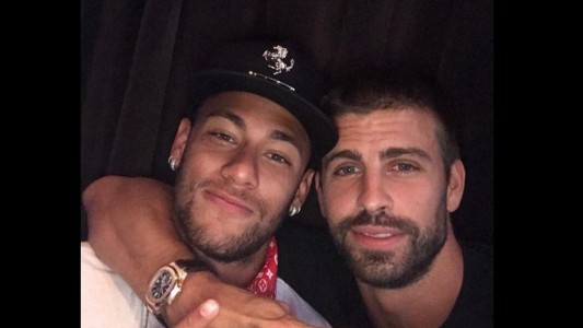 "Se queda", el tuit de Gerard Piqué anunciando que Neymar seguirá jugando en Barcelona