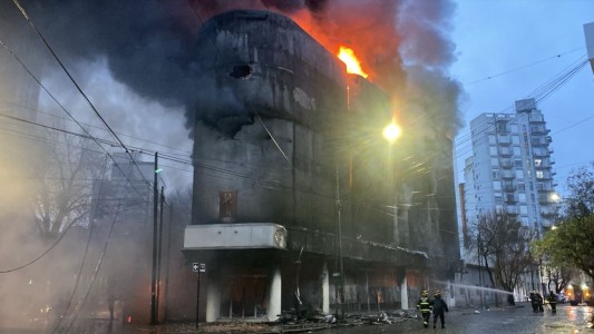 Arde un depósito de electrodomésticos en La Plata