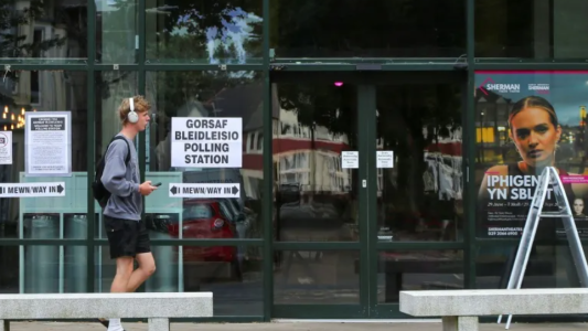 El gobierno británico rebajará la edad de voto a 16 años: "Son grandes para salir a trabajar y pagar impuestos"