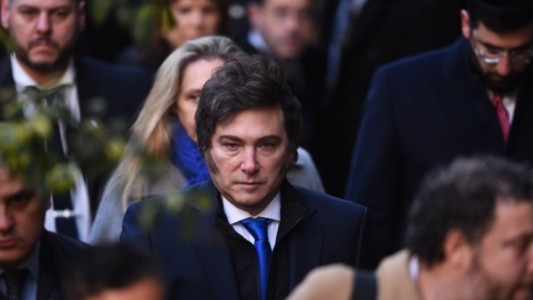 Entre aplausos y reclamos, Javier Milei participó del acto por los 31 años del ataque a la AMIA