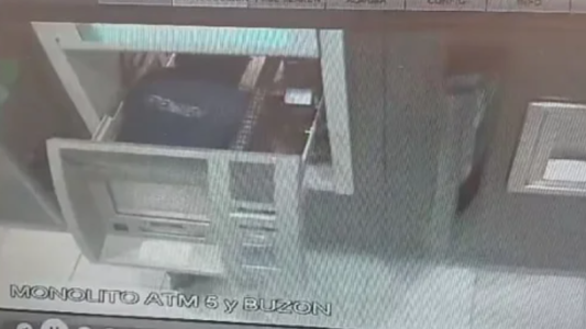 Intentaron robar un cajero automático y los detuvieron
