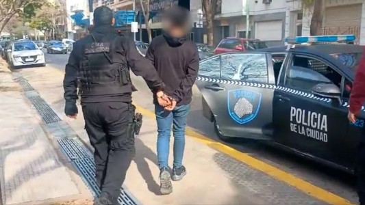 Atraparon en Parque Centenario al "ladrón respetuoso" gracias al GPS del celular que robó