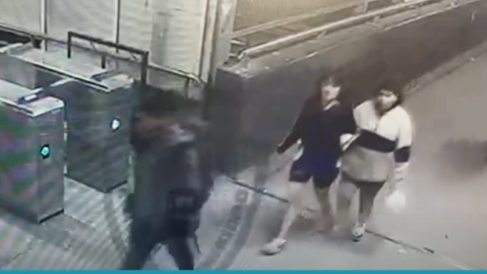 Hablaron con un hombre y no se las vio más: desesperada búsqueda de dos adolescentes