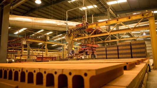 La actividad industrial creció 12%, pero sigue debajo de los niveles de 2023