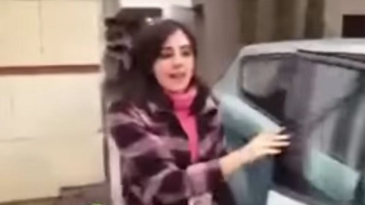 Video viral: escrachó a su esposa saliendo del hotel con su amante