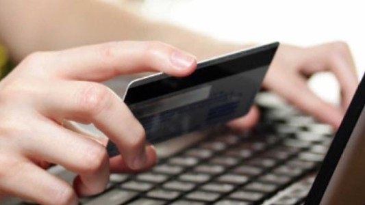 La mitad de los argentinos recurre a la tarjeta de crédito para comprar alimentos