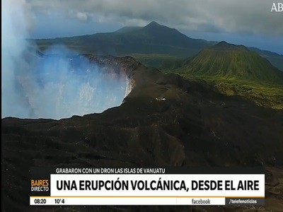 Un dron para grabar un lago de lava en el cráter de un volcán en erupción