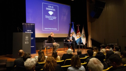 El ex rugbier que aplica la disciplina deportiva de "los 15 diamantes" en su labor como diputado