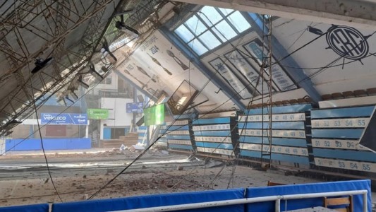 Se derrumbó el techo del estadio de Regatas Corrientes