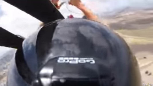 Terror en el aire: el hombre que se le enredó el paracaídas en el aire