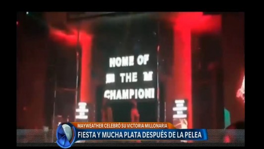 Mayweather festejó la victoria ante McGregor en su club stripper