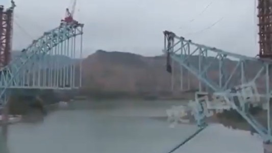 Una decena de muertos tras romperse un cable en megapuente en China