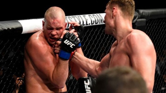 Perdió una pelea de MMA por un brutal nocaut y mostró cómo le quedó la cara