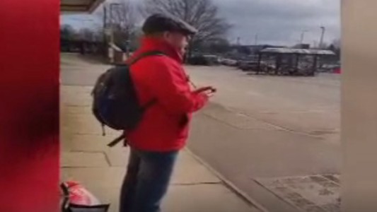 Video: atraparon a un pedófilo mientras esperaba en la calle a una nena de 14 años