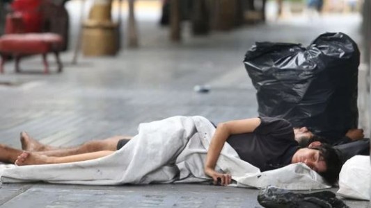 Crece la cantidad de gente en situación de calle en CABA: el ministro Mraida minimiza la crisis