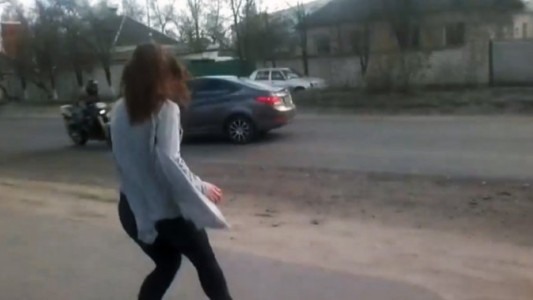 Video viral: el terrible accidente de una joven tras realizar un baile sensual