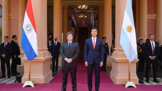 Javier Milei mantuvo un encuentro bilateral con Santiago Peña en Paraguay