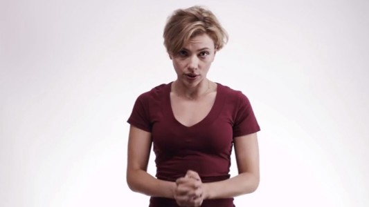 Scarlett Johansson, Robert Downey Jr. y otras estrellas de Hollywood, unidos contra Trump