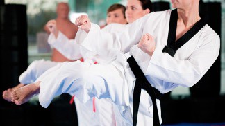 El luchador de Taekwondo que hizo el ridículo ante cientos de niños al demostrar su "destreza"