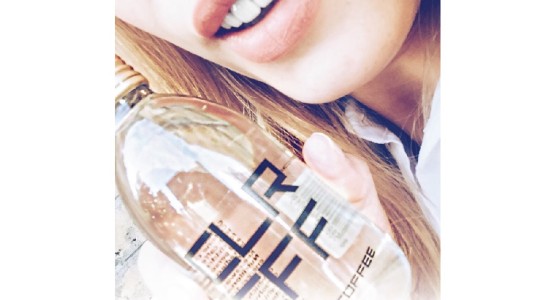 Crean el primer café transparente que no mancha los dientes