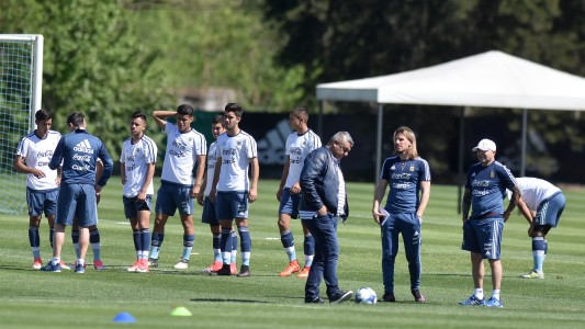 El día después: Sampaoli dio "licencia optativa", pero Messi y Mascherano se recluyen en Ezeiza