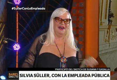 Silvia Süller, con la empleada pública