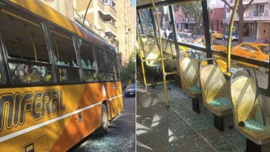 Locura y violencia en Córdoba: destrozó el colectivo porque no le dejaron pagar en efectivo