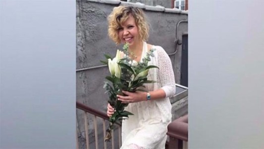 "Sologamia", la nueva tendencia de "casarse con uno mismo" que se expande en Estados Unidos