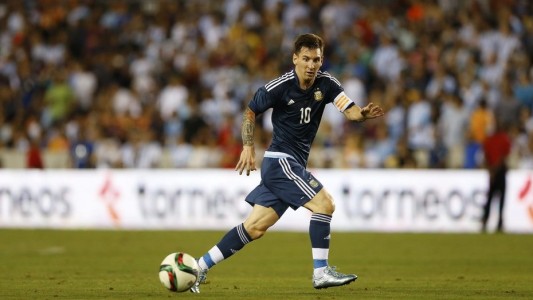 La camiseta alternativa de la Selección Argentina para Rusia 2018 cambia de color