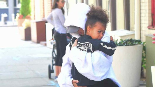 Kim Kardashian West sale a la calle por primera vez luego del robo en París