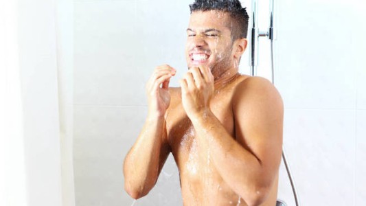 EXperimento: se duchó una semana con agua fría y esto fue lo que le pasó