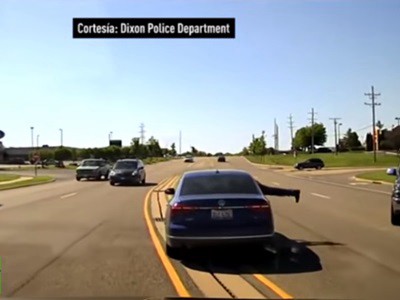 #EsViral Ve un auto de contramano y se mete por la ventana para frenarlo