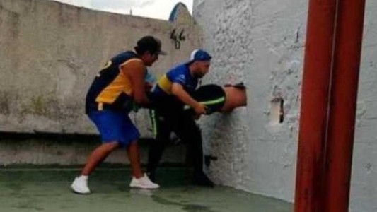 Fanatismo boquetero: quiso colarse en la Bombonera y quedó atascado