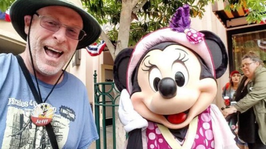 El extraño caso del hombre que visita Disneylandia todos los dìas desde hace 5 años