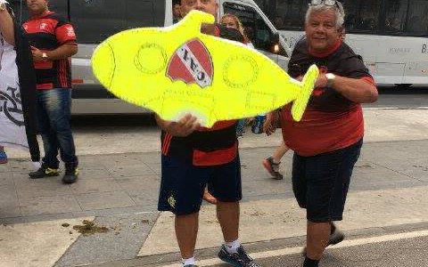 Sin códigos: hinchas de Flamengo "aprovechan" el drama del ARA San Juan para cargar a Independiente